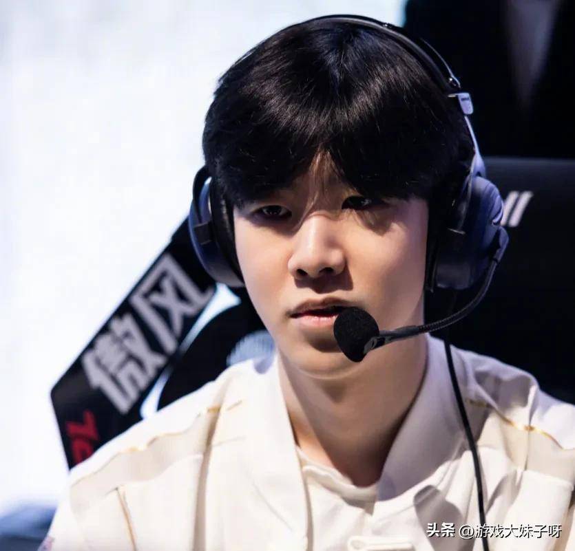同时以小